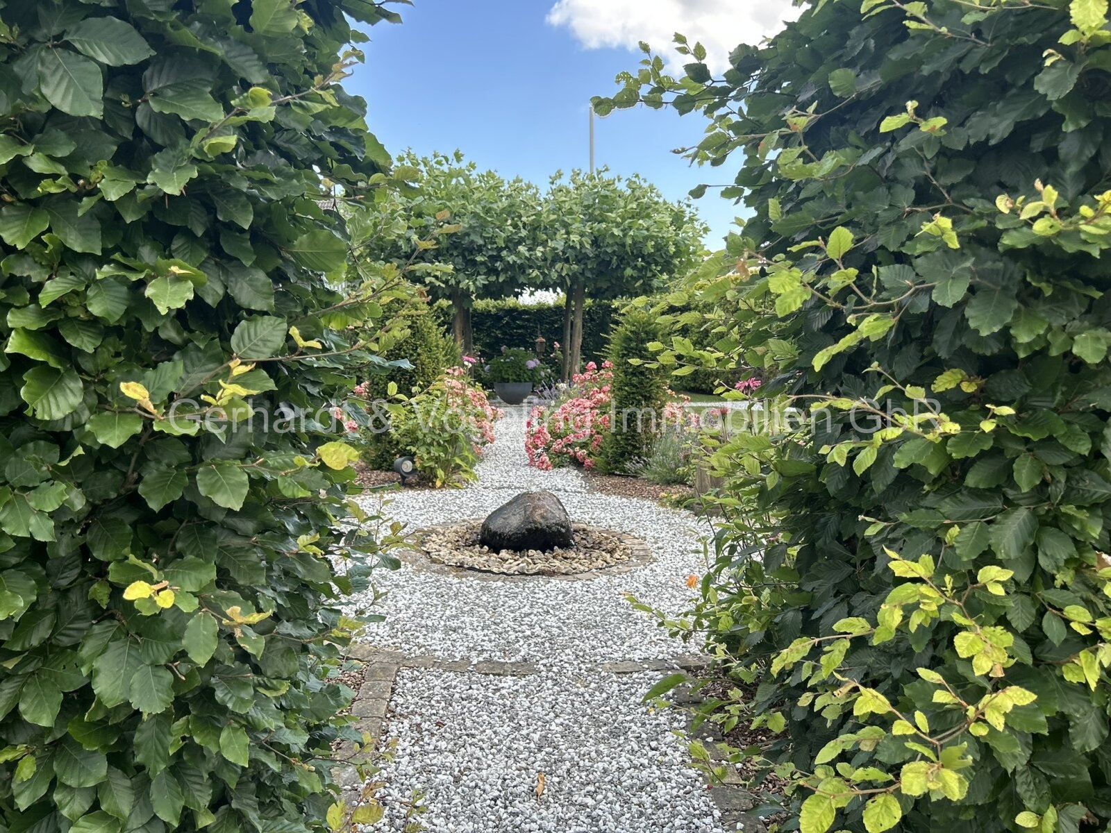 Exklusives Wohnen mit separaten Hallengebäuden und optional Ländereien Exklusives Wohnen mit separaten Hallengebäuden und optional Ländereien